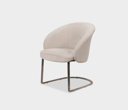 Famous Haus - Oscar Chair – Velvety Comfort for Luxe Experience